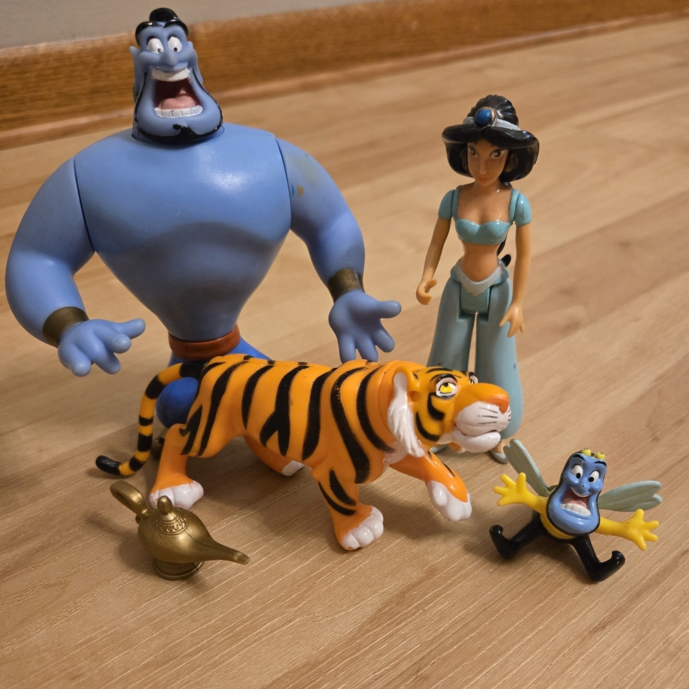 Disney Blue Genie, Jasmine & Orange Rajah Figure Playset with Gold Lamp